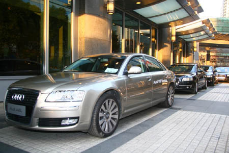 LA银河空降申城 奥迪护航诠释激情