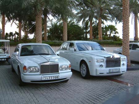 那就是迪拜街头的汽车已经超越了它的自然风光