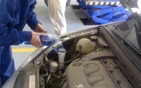 柔肤水:更换防冻液和玻璃水