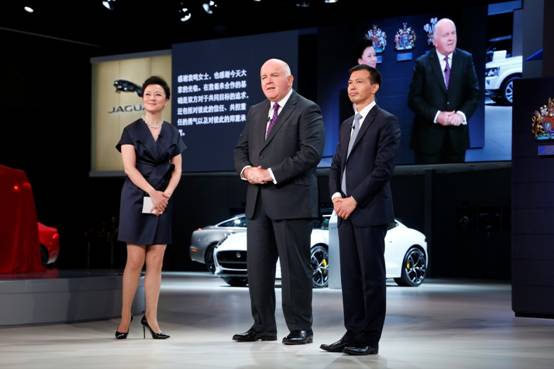 从左至右：主持人袁鸣，捷豹路虎大中华区总裁高博先生，奇瑞捷豹路虎常务总裁朱国华先生_1.JPG