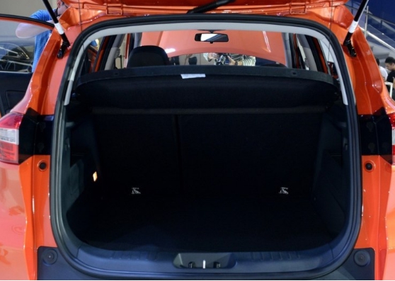 A0级SUV打响擂台战 绅宝X25 VS长安CS15谁