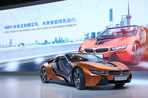 搜娱网{www.socar.cc} 方趣网www.fqun.net 苏文网www.170i.com 智慧邳州www.234404.com 2016年5月11-13日,宝马集团以下一个100年:驶向交通出行新时代为主题,携众多创新技术及车型强势亮相2016亚洲消费电子展(CESAsia)。5月12日,宝马集团作为特邀嘉宾出席了亚洲消费电子展主题演讲,宝马集团大中华区总裁兼首席执行官康思远和宝马中国研发中心高级副总裁韦睿博士,先后登台发表演讲。 当前,汽车行业正在经历着划时代的变化。自动驾驶技术的上路指日