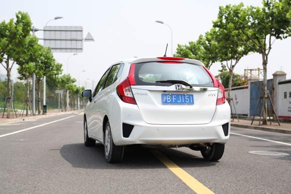 树立小车新标杆 本田飞度对比大众POLO