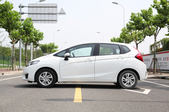 树立小车新标杆 本田飞度对比大众POLO