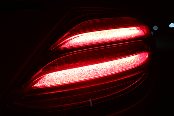 奢华&科技巅峰翘楚试驾全新奔驰E300L运动版