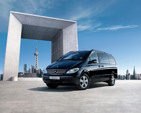 奔驰豪华mpv唯雅诺,威霆高调亮相上海平治 (4)