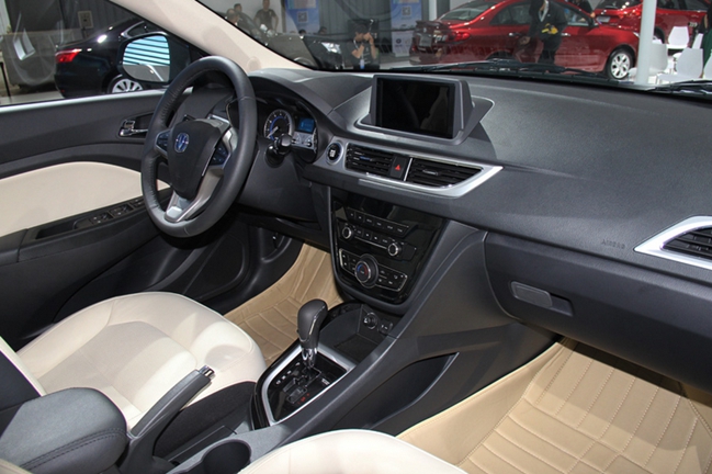 汽车频道 >> 正文   悦翔v7内饰是由长安汽车在日本横滨的工作室操刀