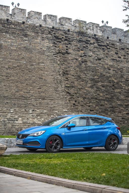 带感魔都 蓝色圣诞 别克威朗轿跑/威朗gs试驾手记