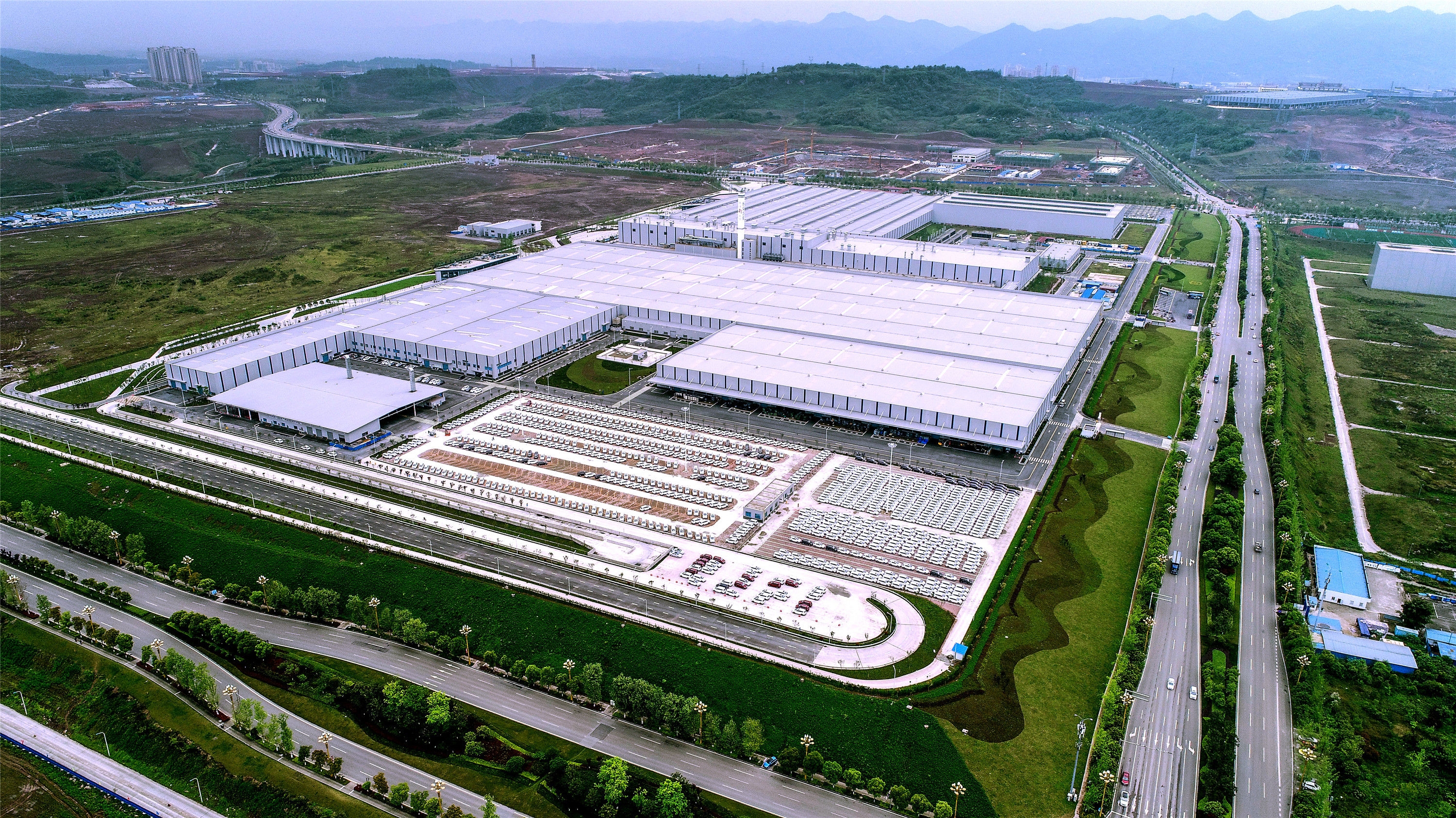 长安凌轩是长安汽车打造的首款家用mpv,其诞生地是刚刚投入使用的